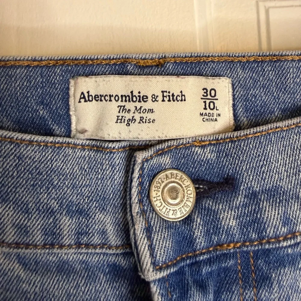 Abercrombie & Fitch The Mom High-Rise Jean - Picture 2 of 3